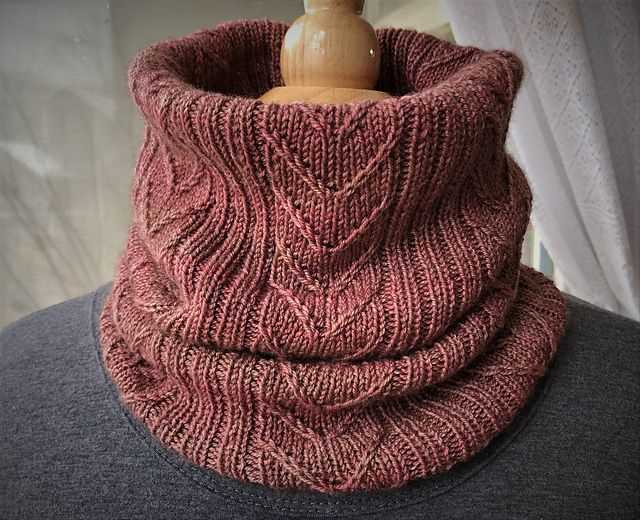 Cowl patterns knitted in the round