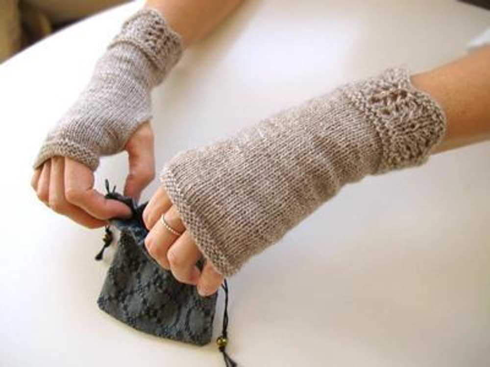 Fingerless gloves knitting pattern flat