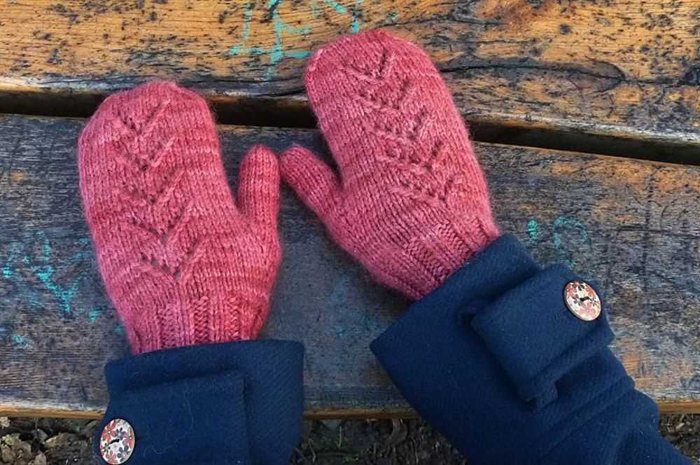 Flap mittens knitting pattern