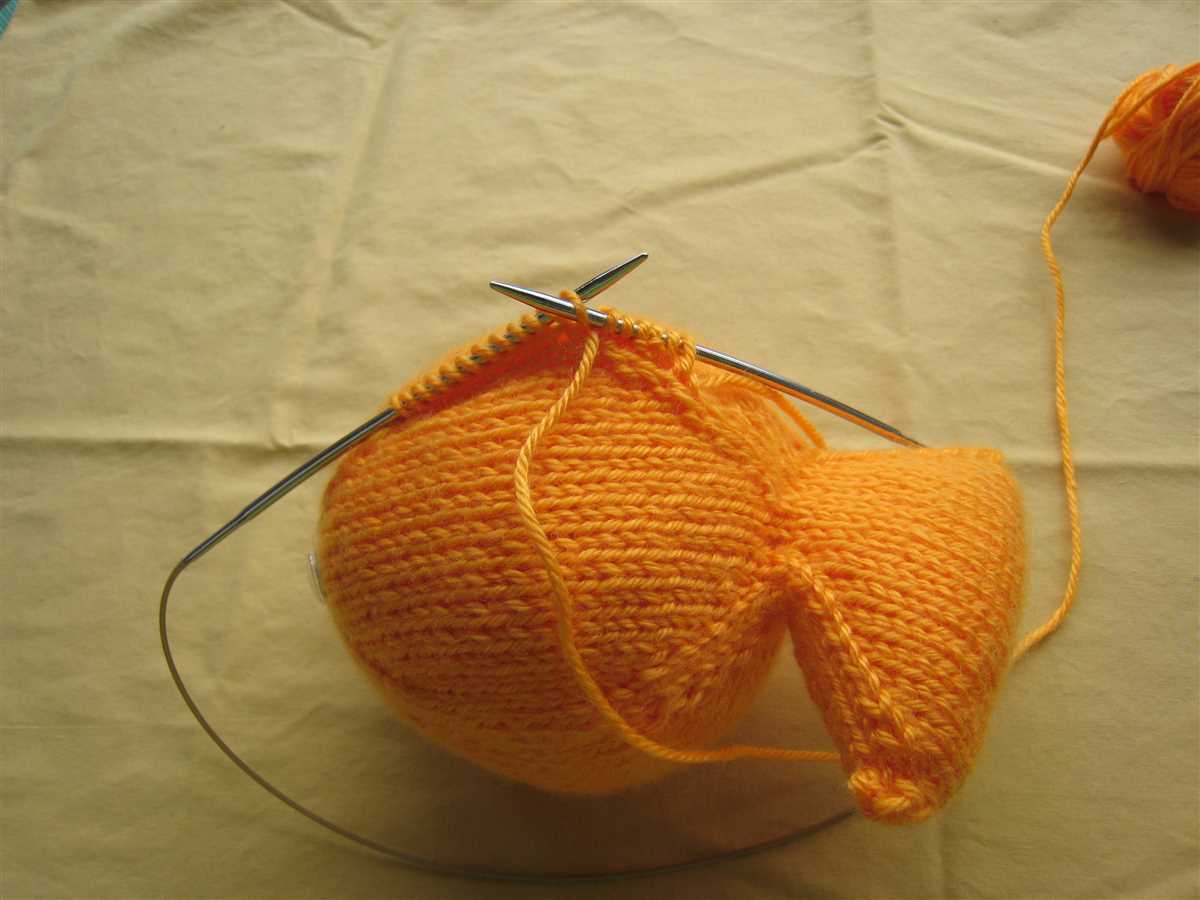 Knitted goldfish pattern