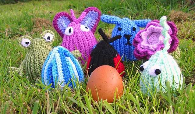 Free knitting pattern for easter bunny creme egg cover