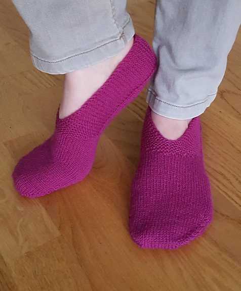 Free knitting pattern for mens slipper socks