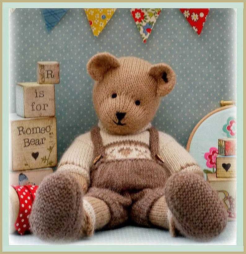 Free knitting pattern for teddy bear clothes