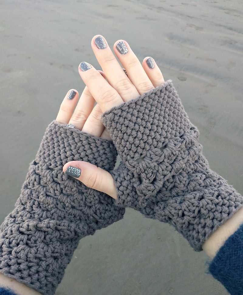 Free knitting pattern for wrist warmers uk