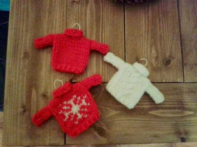 Free miniature christmas knitting patterns