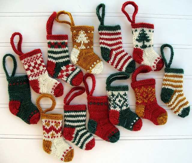 Free miniature christmas knitting patterns