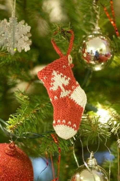 Free miniature christmas knitting patterns