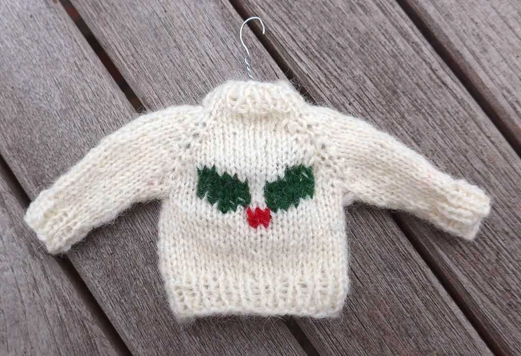 Free miniature christmas knitting patterns