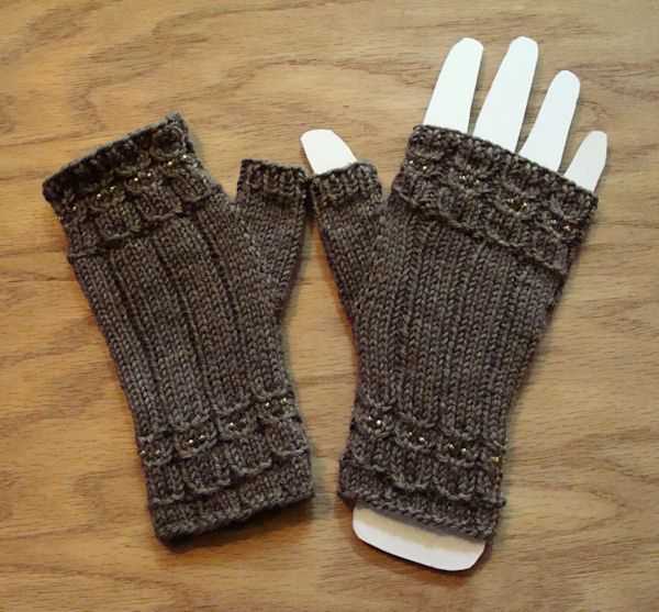 Free owl fingerless gloves knitting pattern