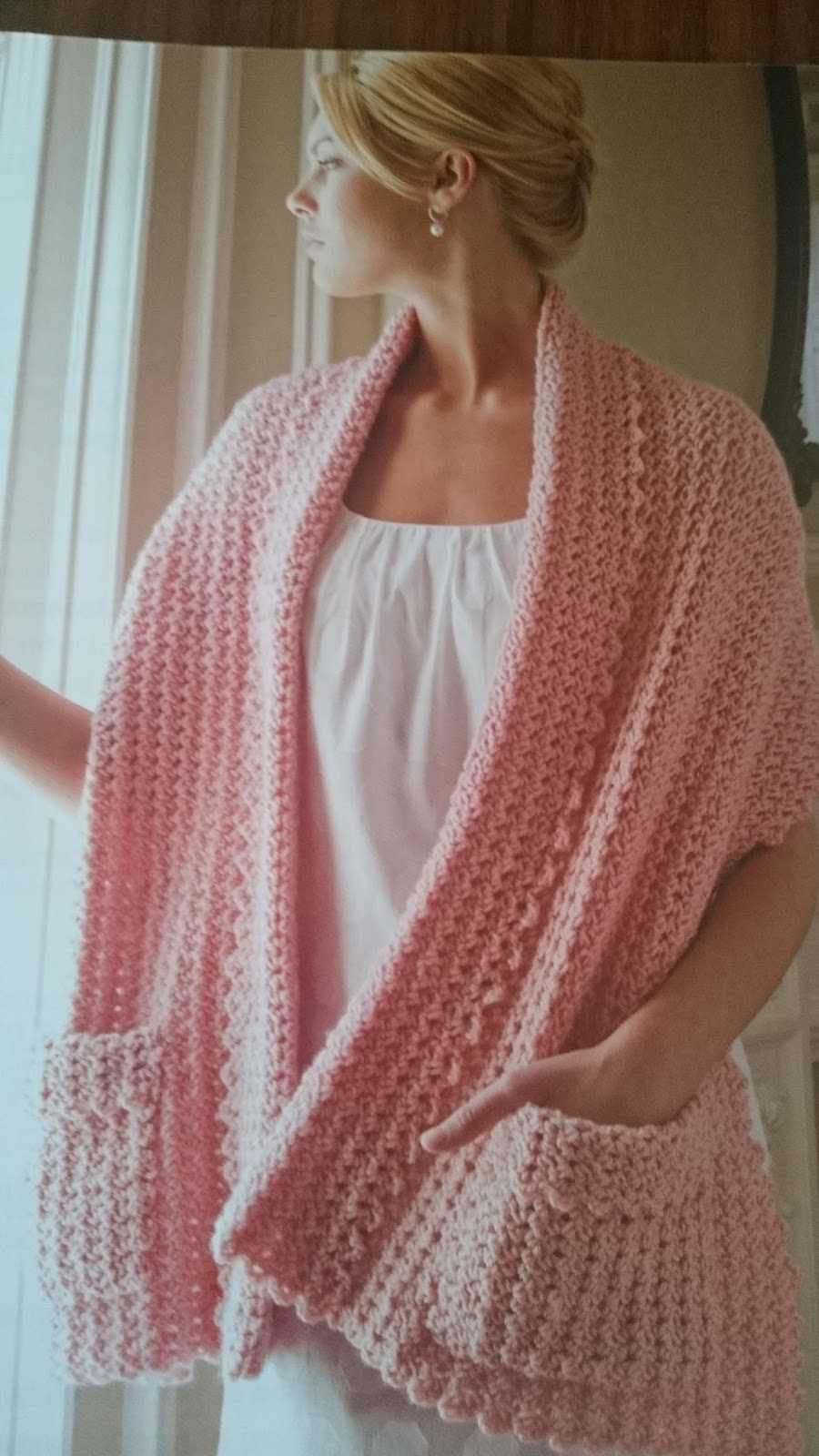 Reading shawl with pockets knitting pattern