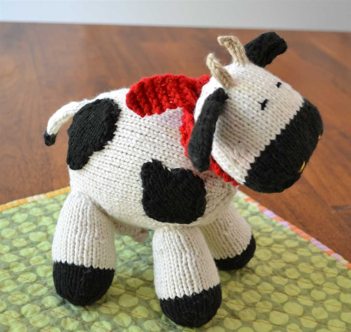 Free toy cow knitting pattern