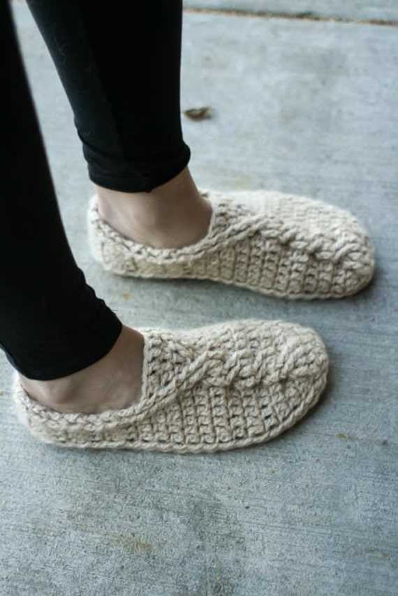 Free cable knit slipper pattern