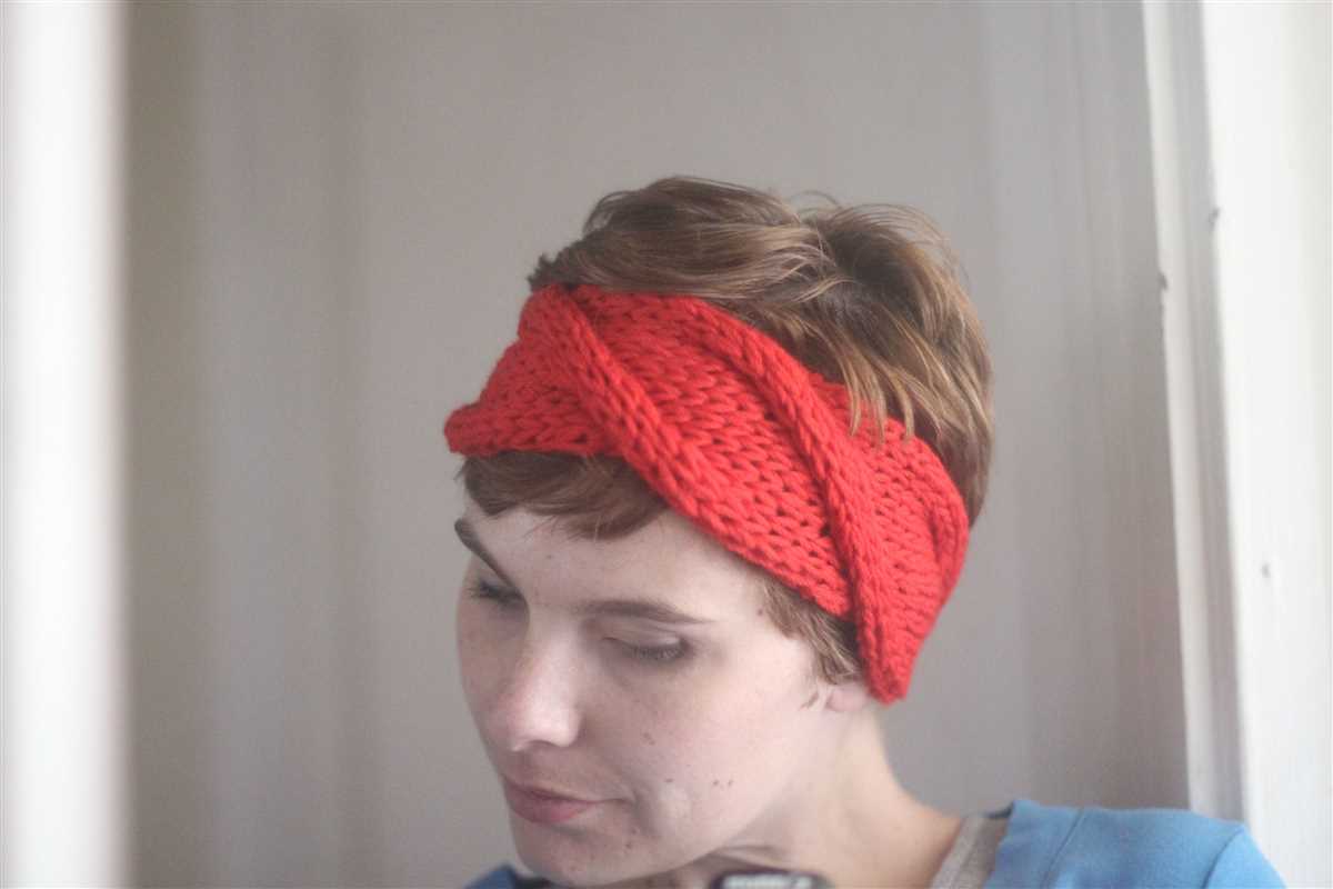 Free chunky cable knit headband pattern