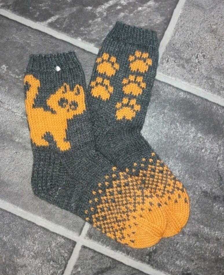 Socks for cats knitting pattern