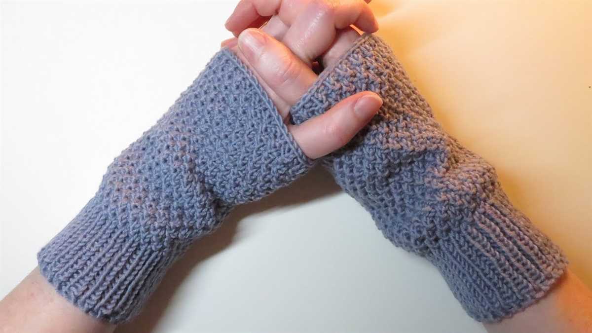 Free knit wrist warmer pattern