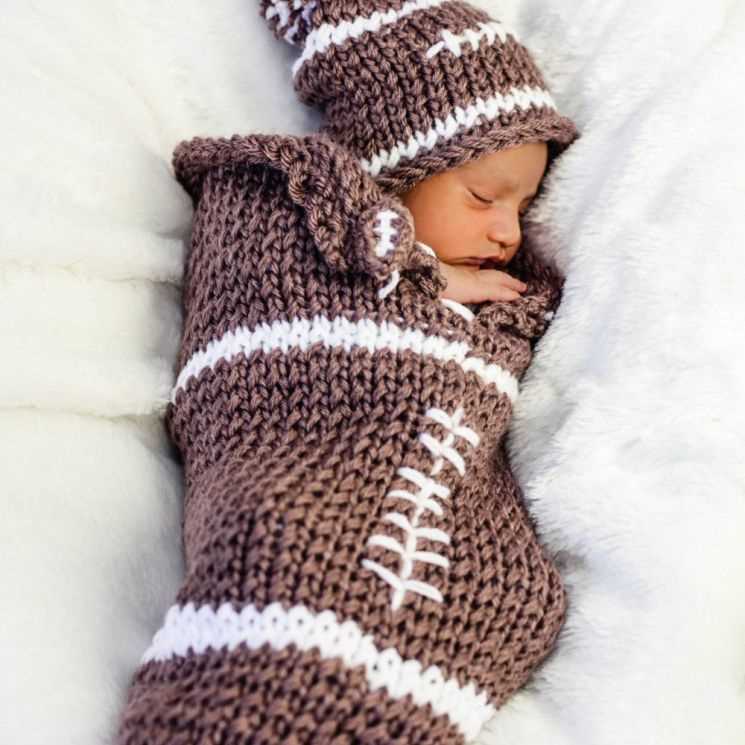 Free knitting pattern baby cocoon and hat