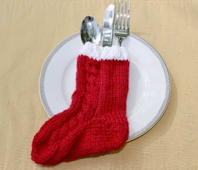 Free knitting pattern for mini christmas stocking