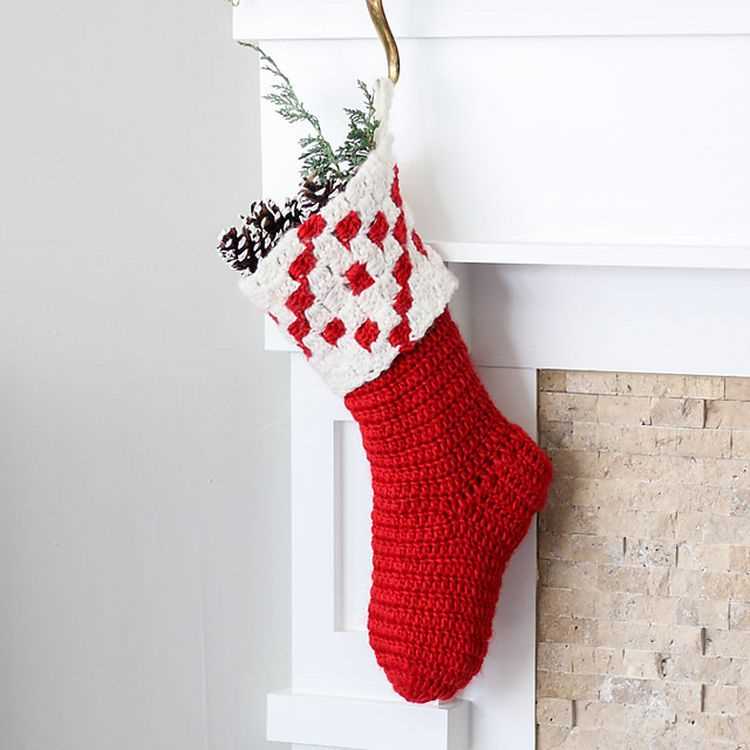 Free knitting pattern for mini christmas stocking