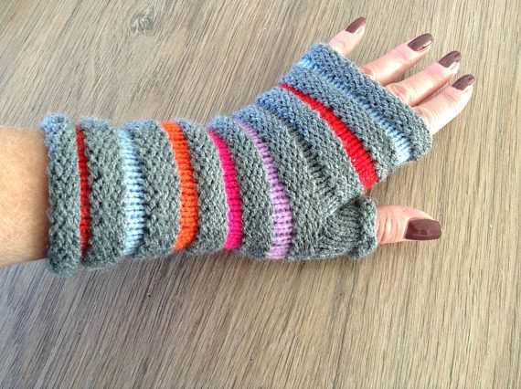 Free knitting pattern for wrist warmers uk