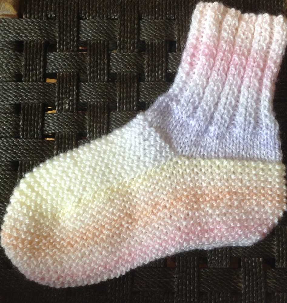 Free knitting patterns for bed socks on two needles