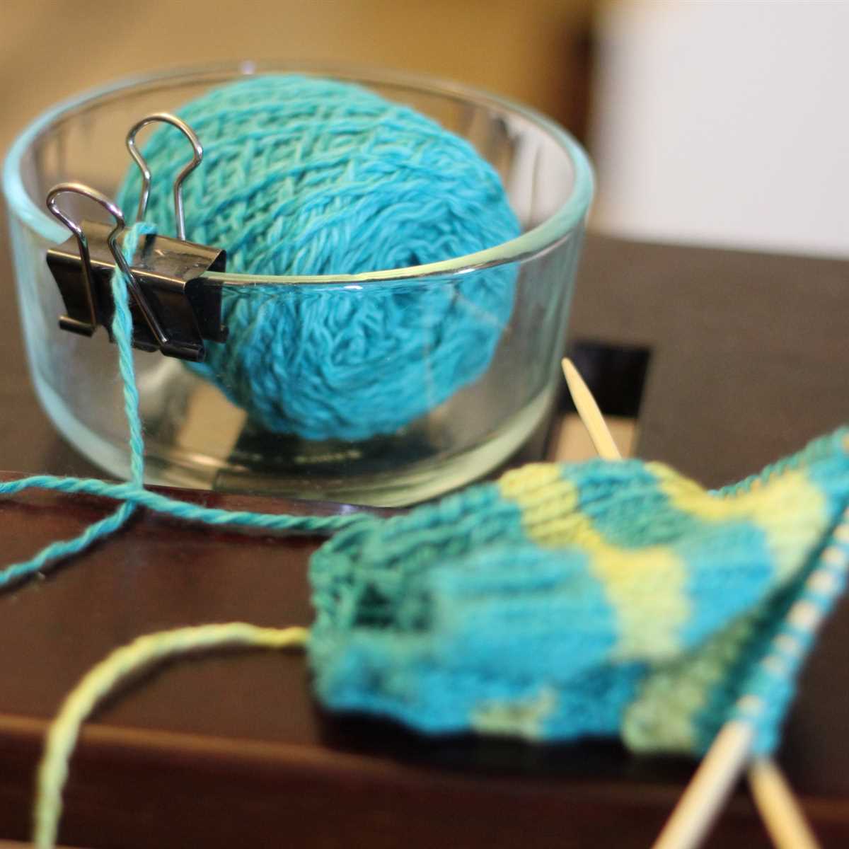 Knitted yarn bowl pattern