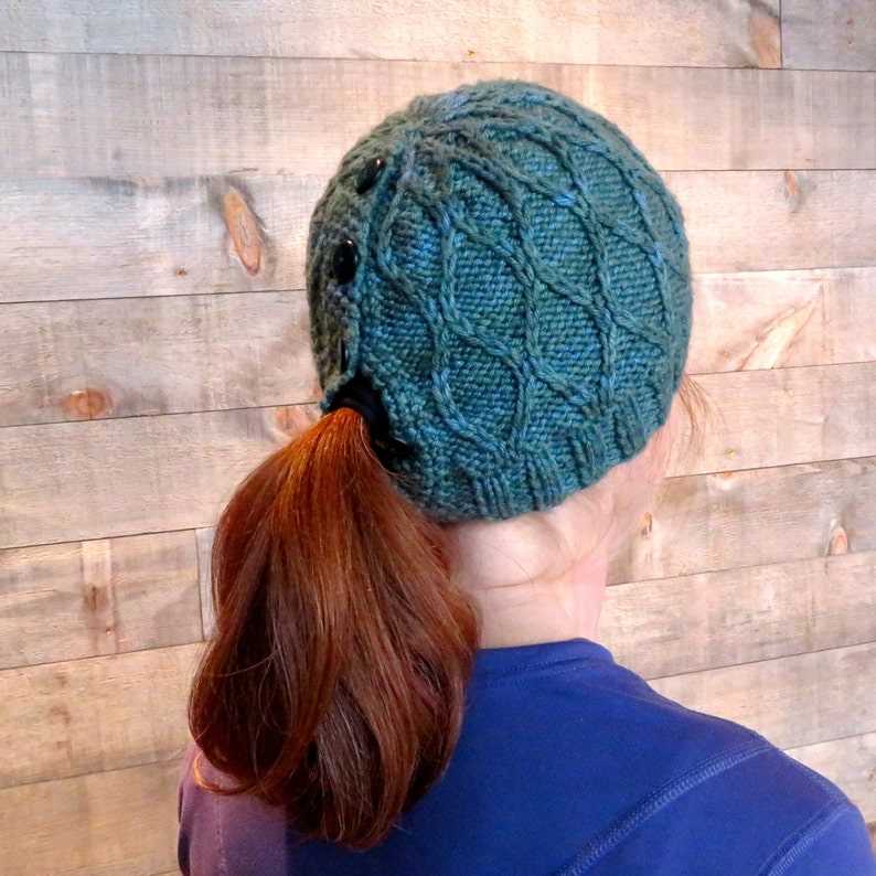 Free ponytail knit hat pattern