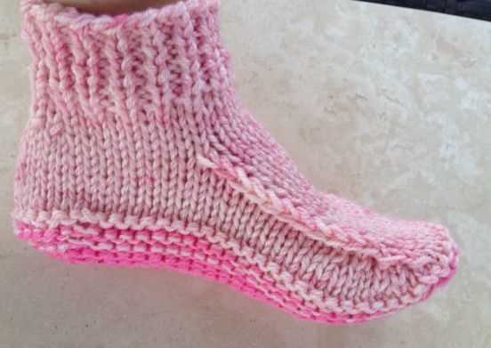 Free knitting patterns for slipper boots uk