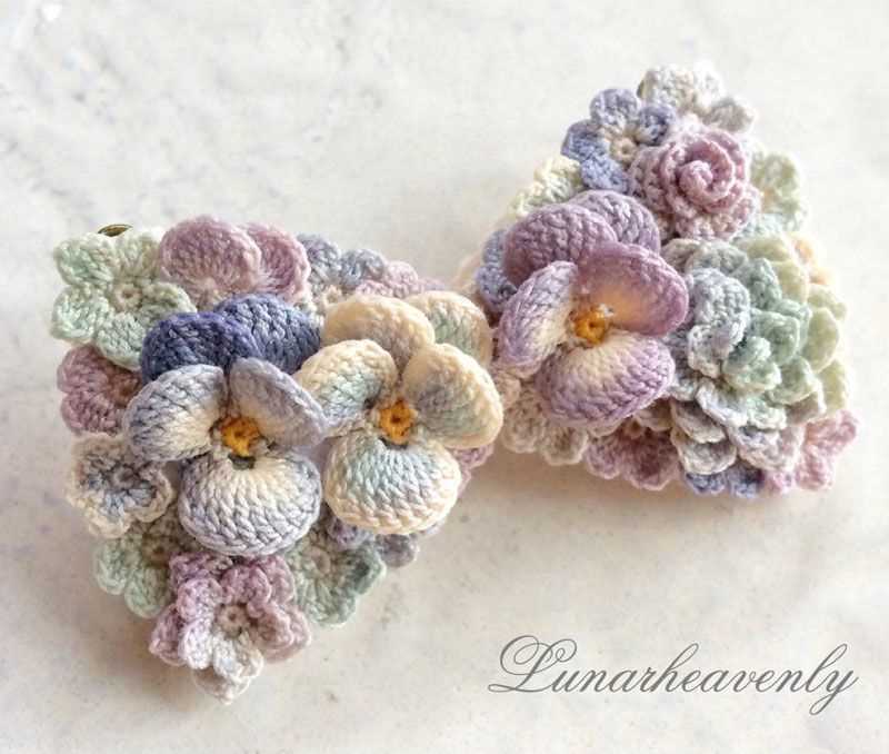 Knitted flower brooch pattern