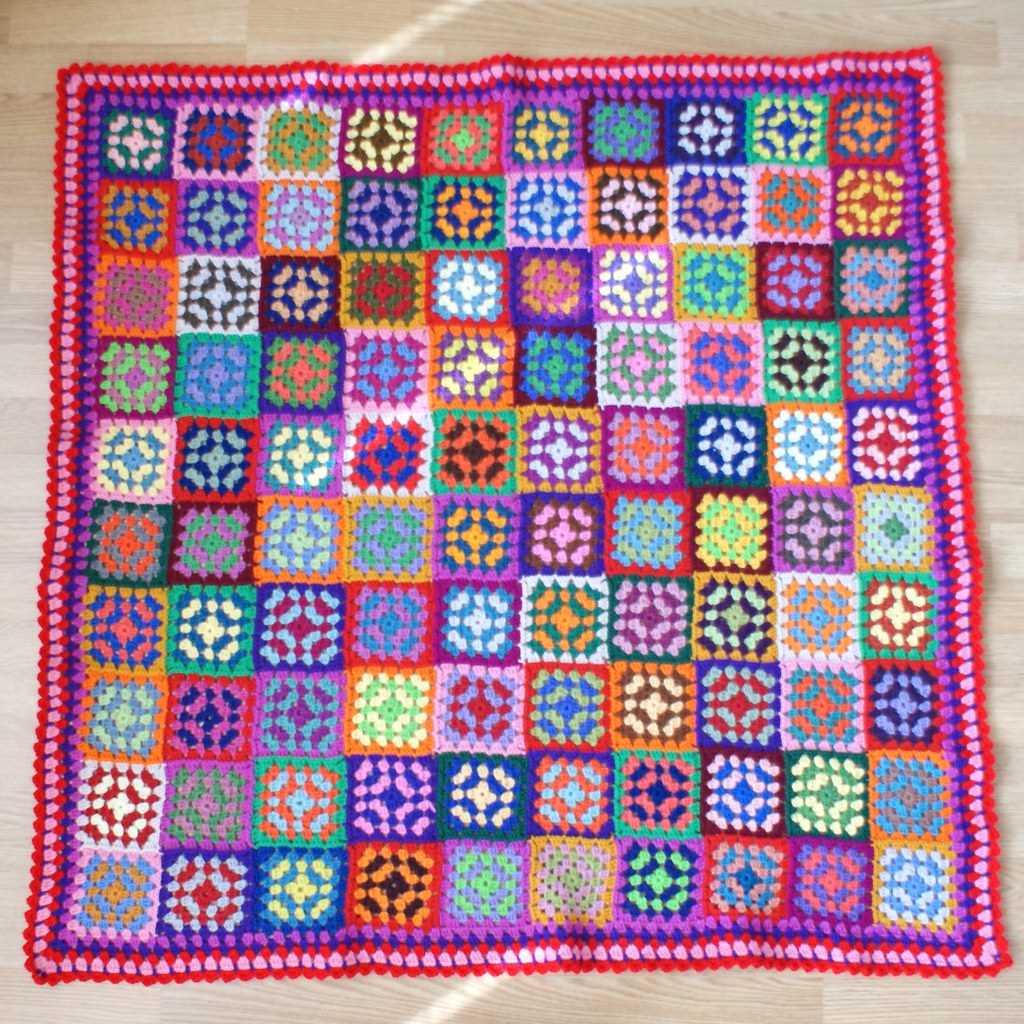 Knitted granny square blanket pattern