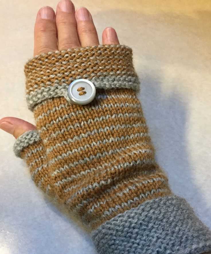 Knitted fingerless mitts pattern