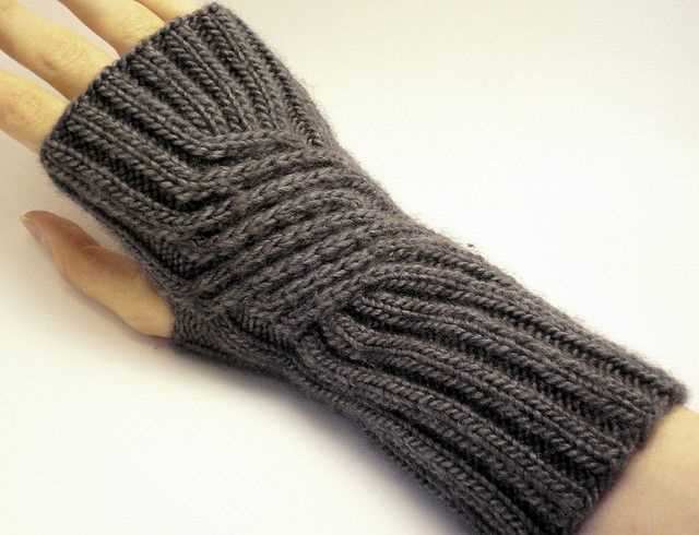 Gauntlet pattern knit