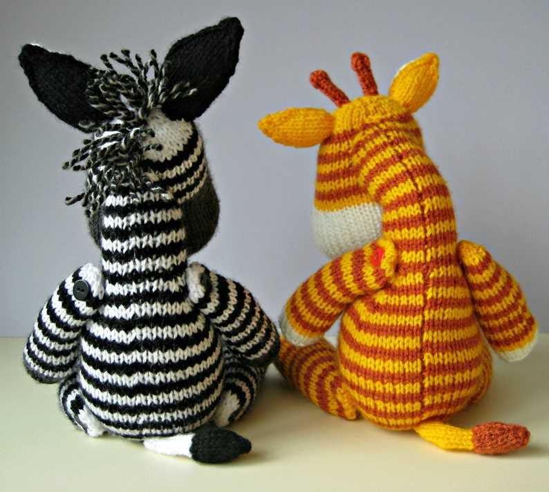 Knitted giraffe toy pattern