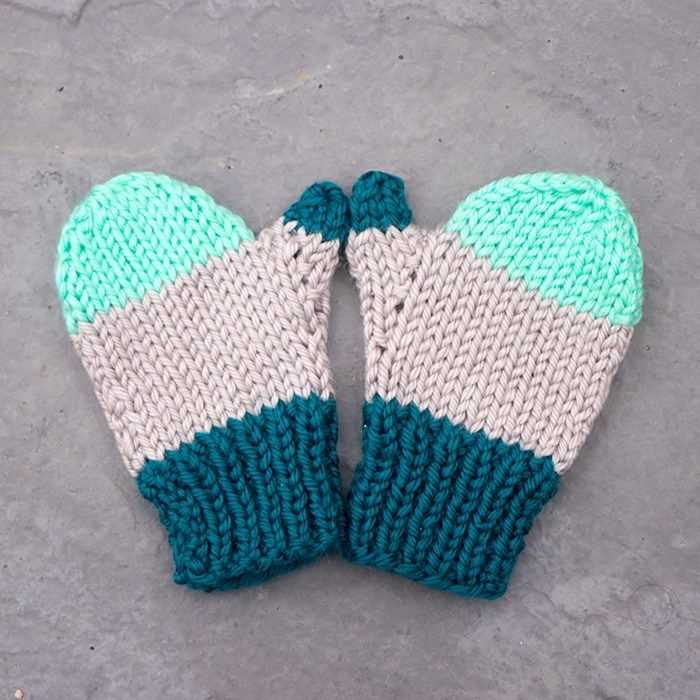 Knit flat mitten pattern