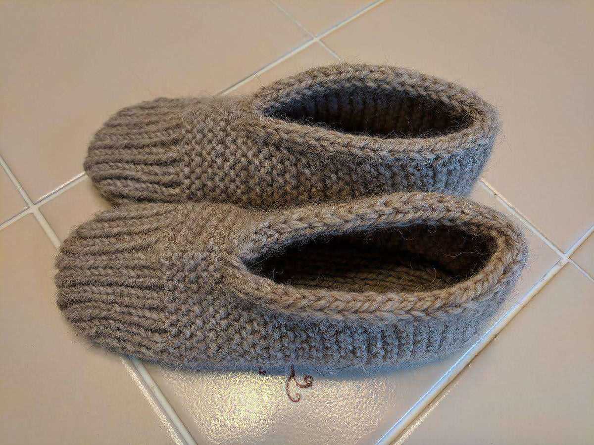 Knitted bedroom slippers pattern