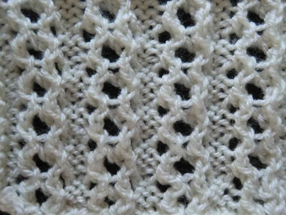 Hole knitting pattern