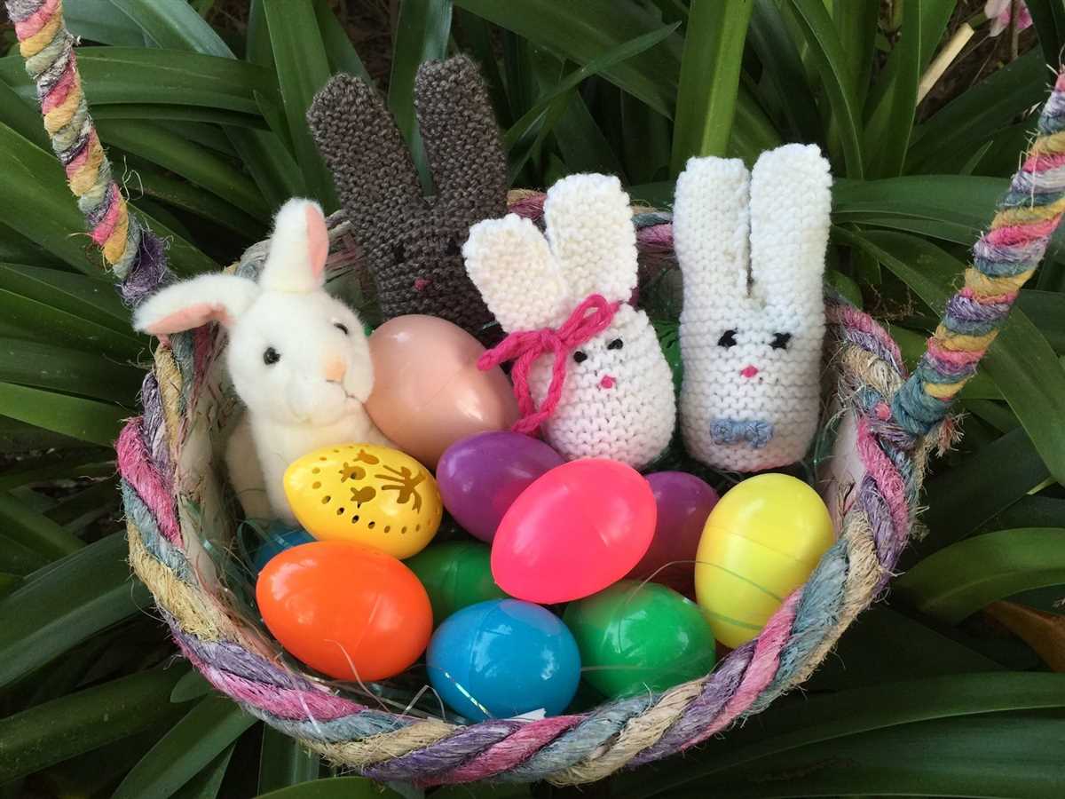 Free knitted bunny egg cosy pattern