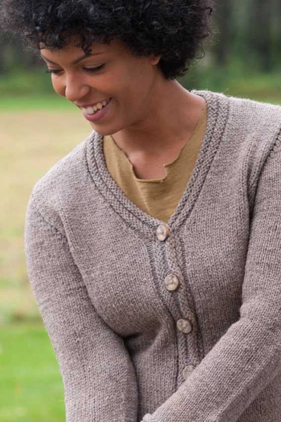 Minimalist cardigan knitting pattern