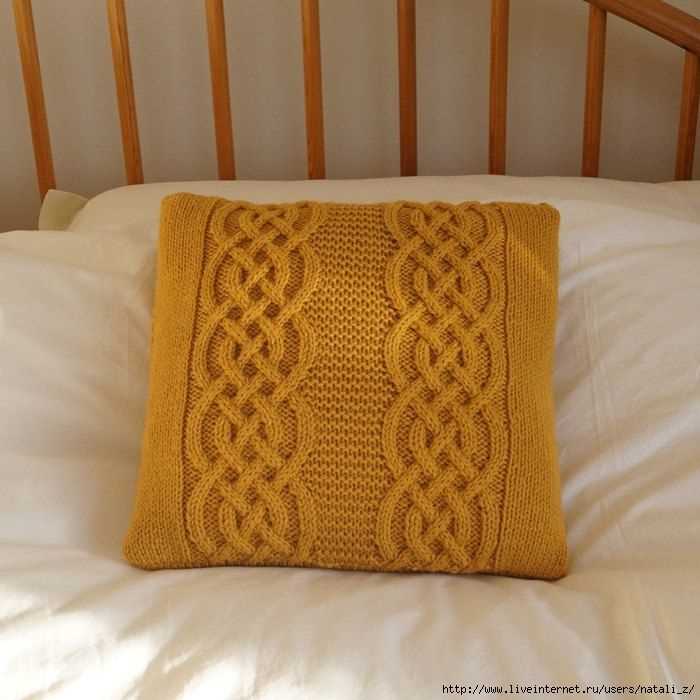 Knitted envelope cushion cover pattern