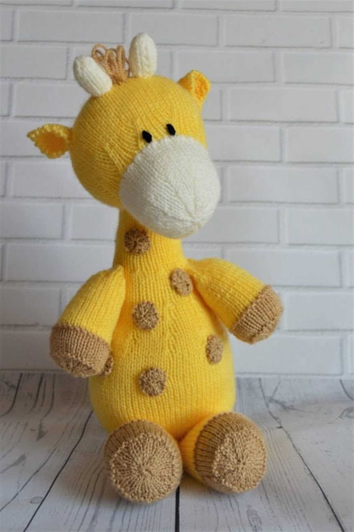 Knitted giraffe toy pattern