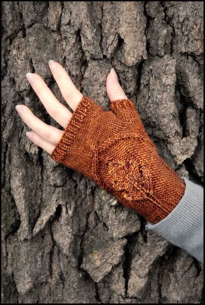 Knitted fingerless mitts pattern