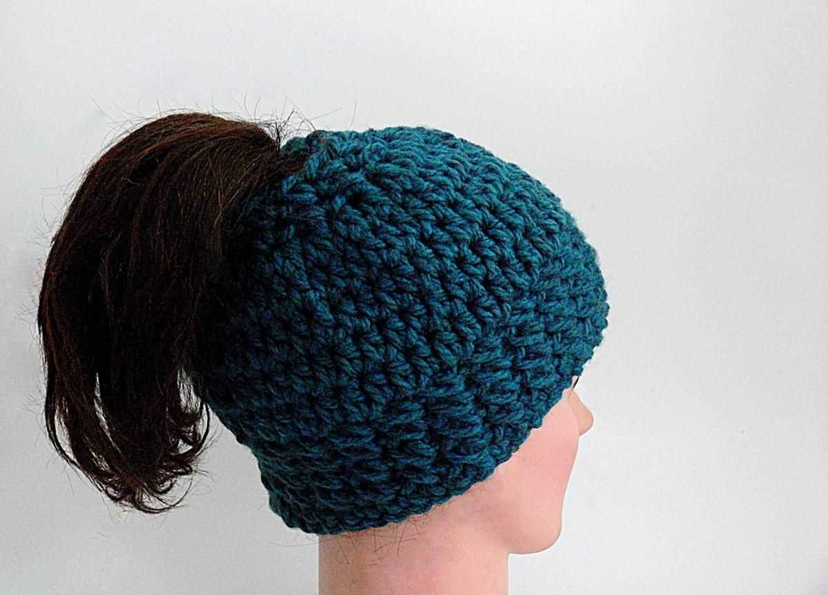 Free ponytail knit hat pattern