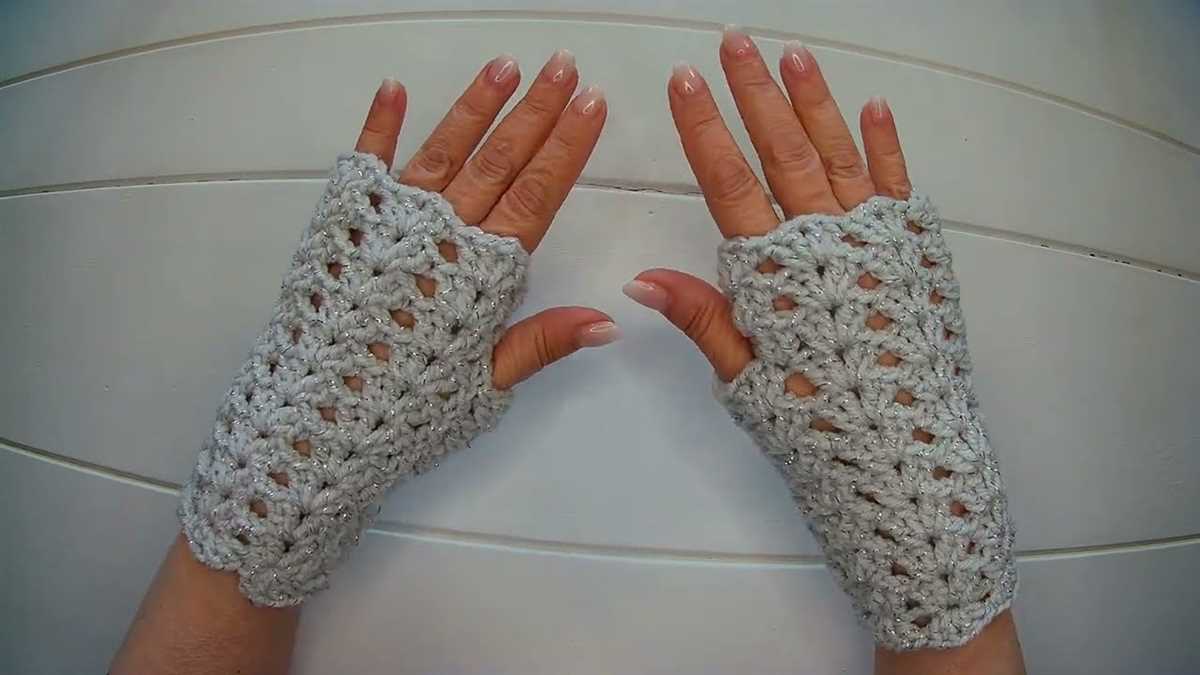 Fingerless gloves knitting pattern easy