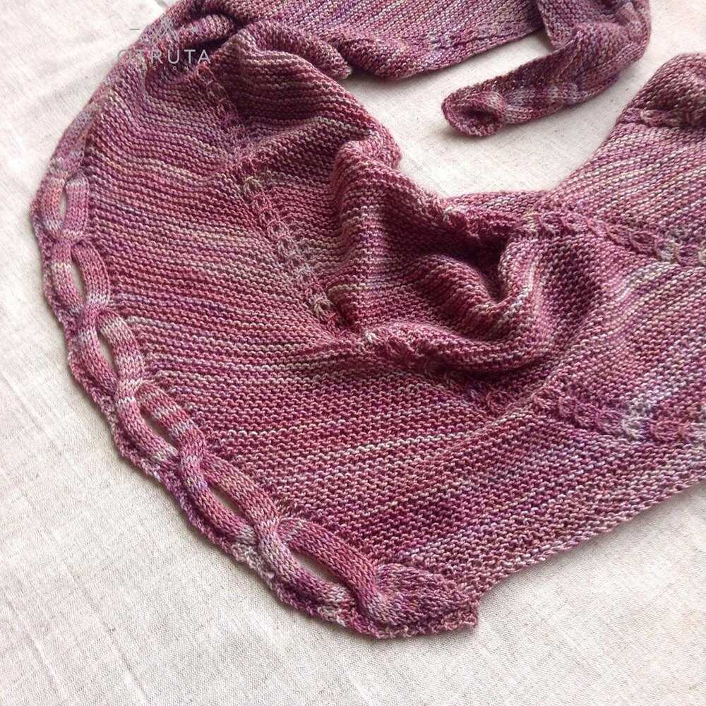 Asymmetrical triangle shawl knitting pattern