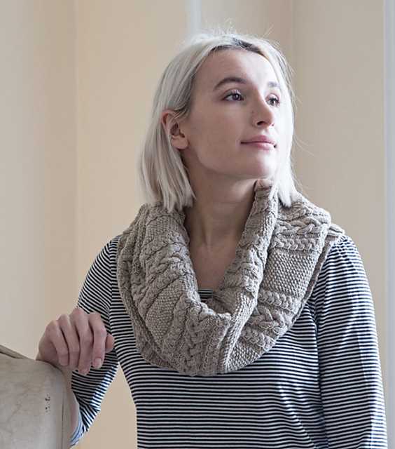 Aran cowl knitting pattern