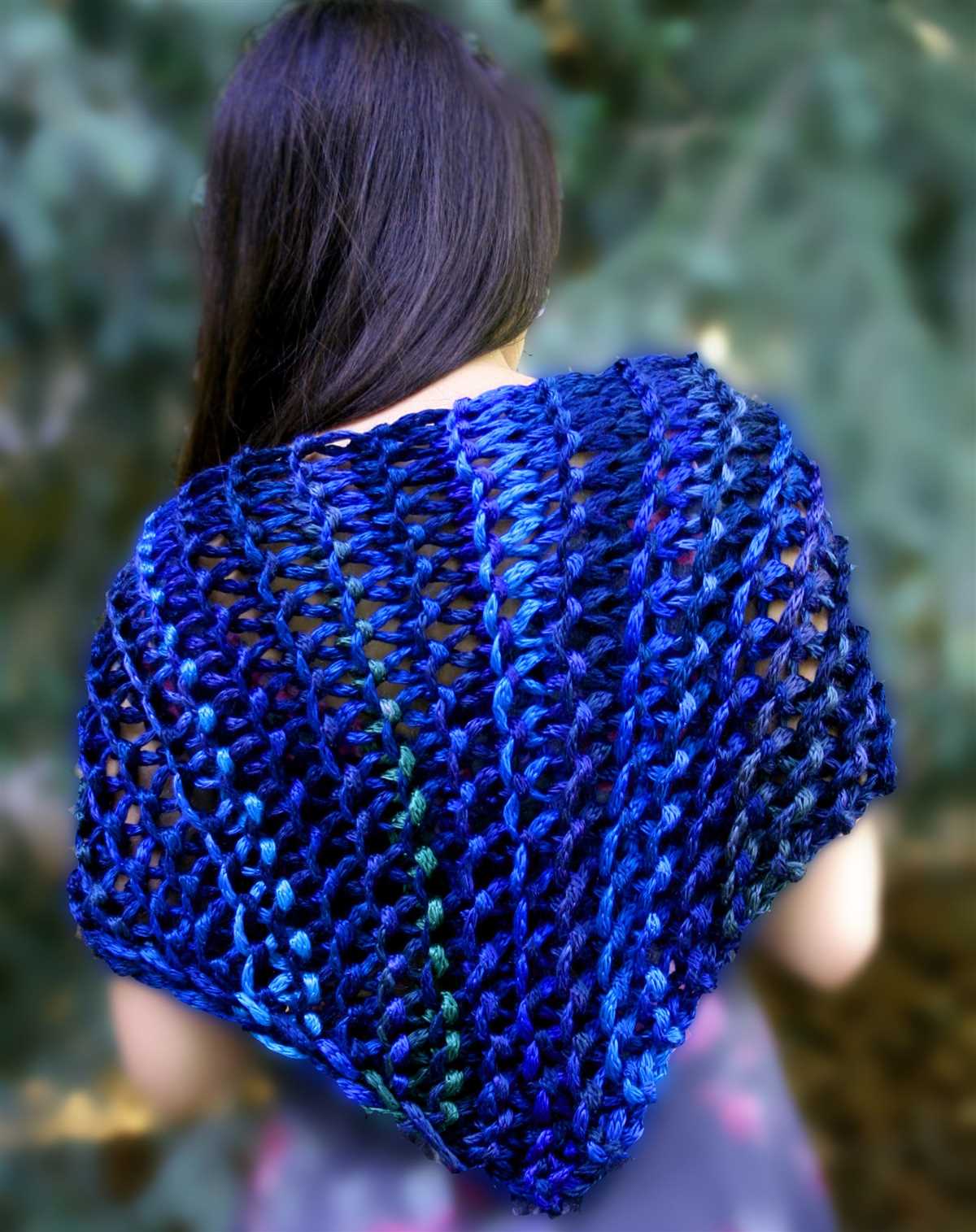 Knit shawl with pockets pattern