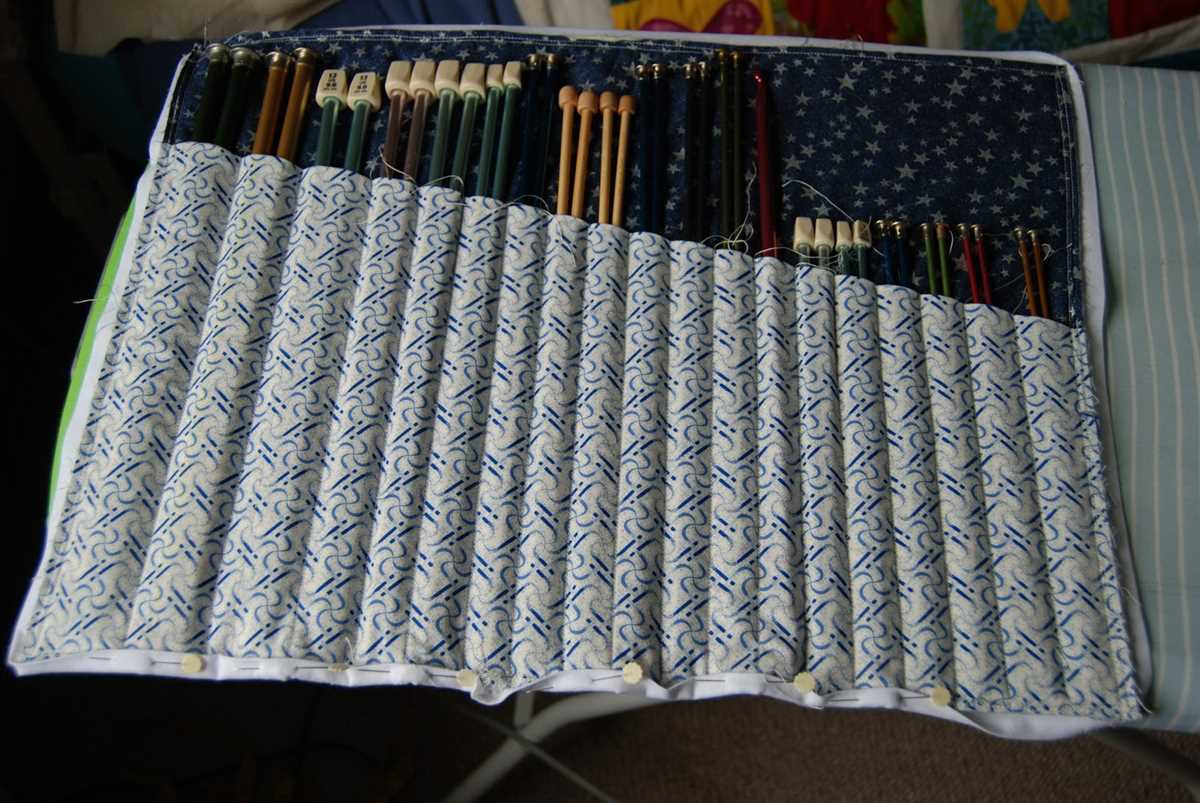 Knitting needle holder pattern