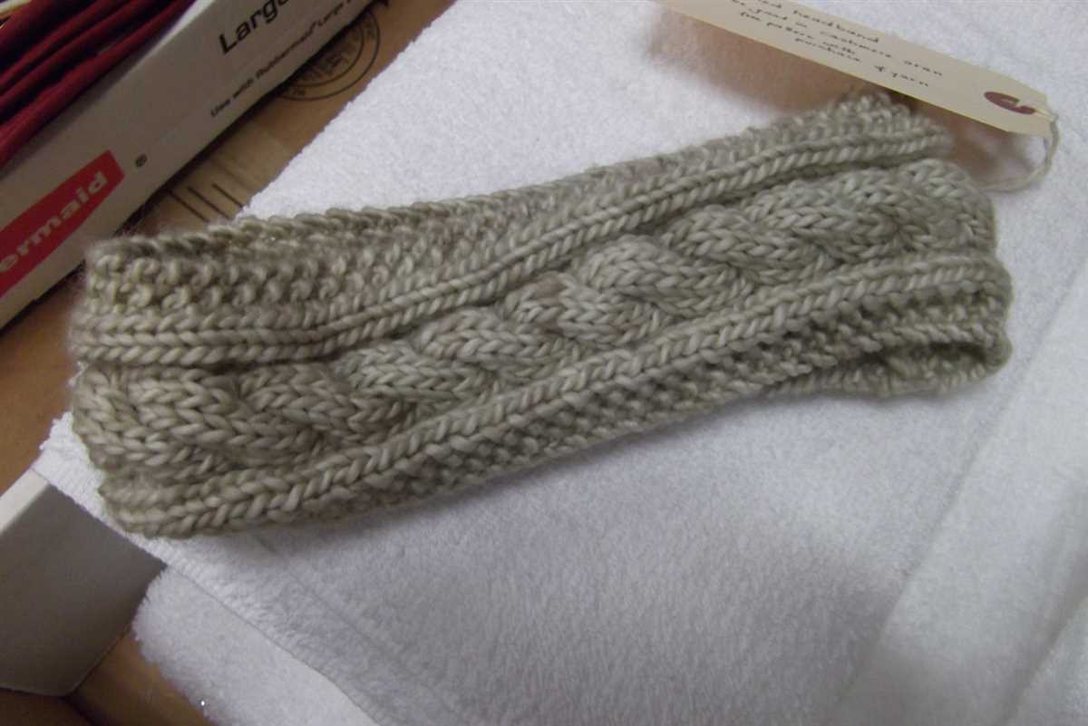 Free chunky cable knit headband pattern