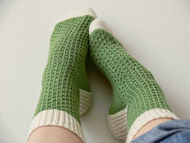 Hand knit socks pattern