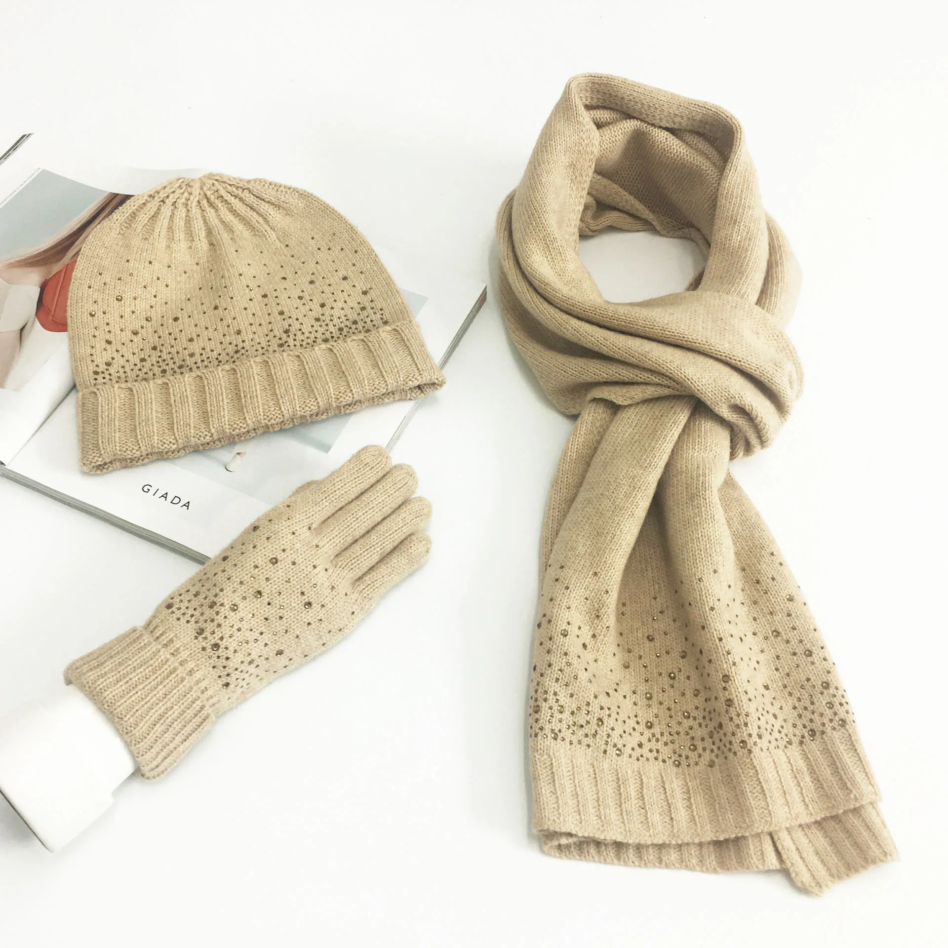 Hat scarf and glove set knitting pattern