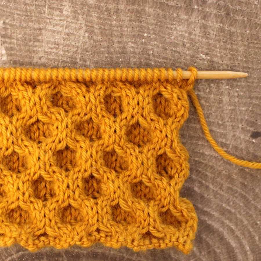 Honeycomb cable knitting pattern